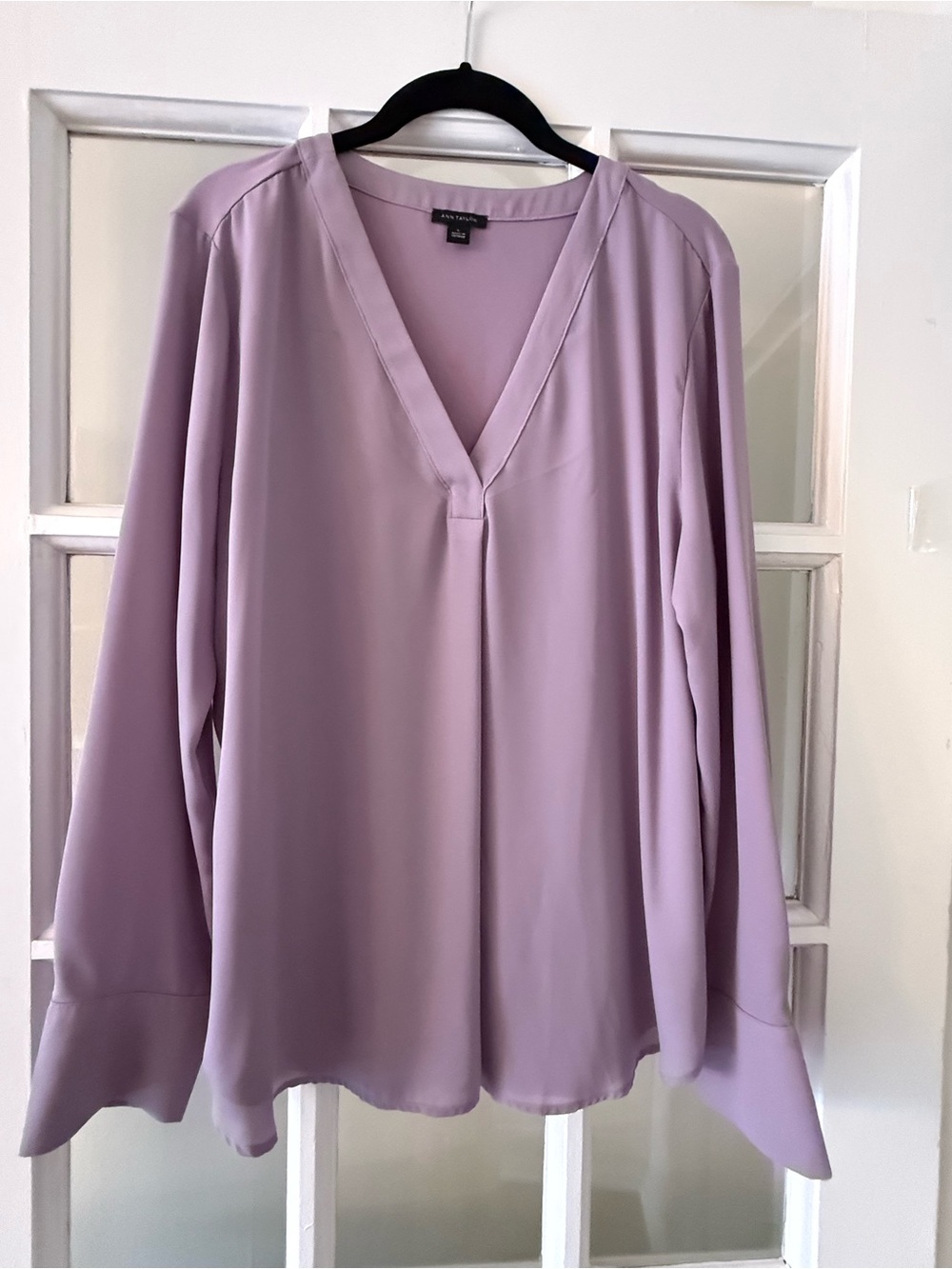 Ann Taylor Lavender Purple V-Neck Blouse Long Sleeve Size L